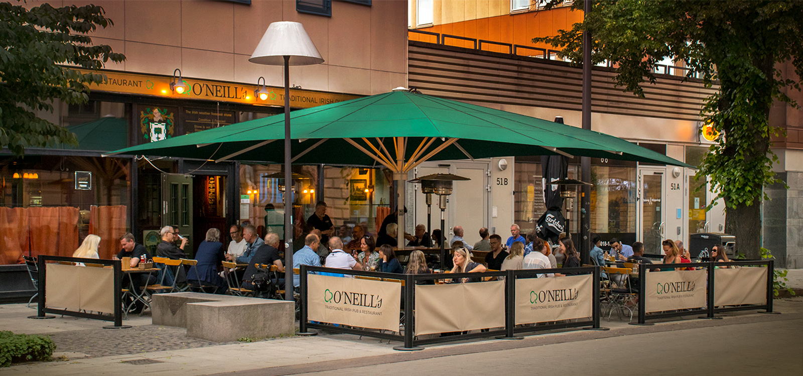 O’Neill’s green umbrellas and outdoor terrace